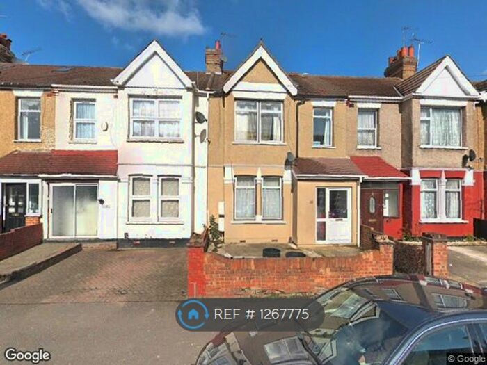 Studio To Rent In Redmead Road, Hayes UB3