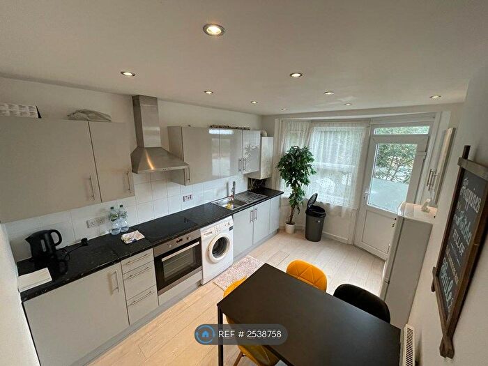 2 Bedroom Flat To Rent In Old Southend Road, Southend-On-Sea, SS1