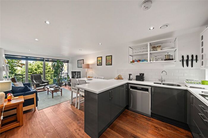 1 Bedroom Flat For Sale In Durnsford Road, London, SW19