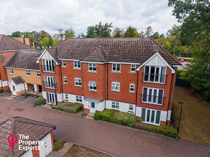 2 Bedroom Flat For Sale In Aphelion Way, Reading, RG2