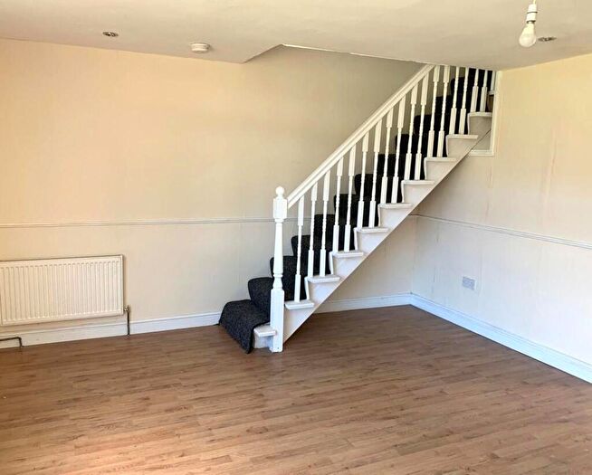 3 Bedroom Semi-Detached House To Rent In Brewster Close, Coventry, CV2