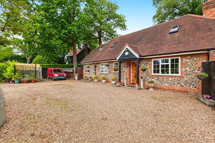 3 Bedroom Bungalow For Sale In Wapseys Lane, Hedgerley, Slough, SL2