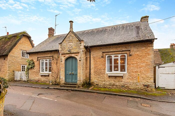 3 Bedroom Detached House For Sale In High Street, Podington Northamptonshire, NN29