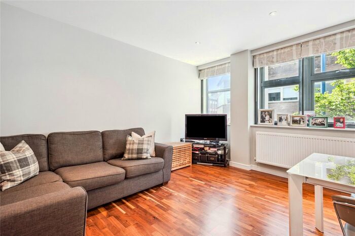 2 Bedroom Flat To Rent In Weimar Street, West Putney, SW15