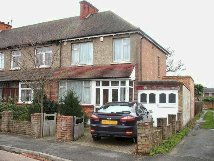 4 Bedroom Semi-Detached House To Rent In Manton Close, Hayes, UB3