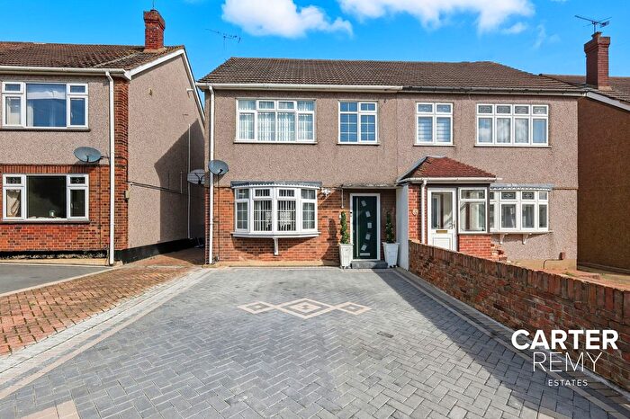 3 Bedroom Semi-detached House For Sale In Grays End Close, Grays, RM17