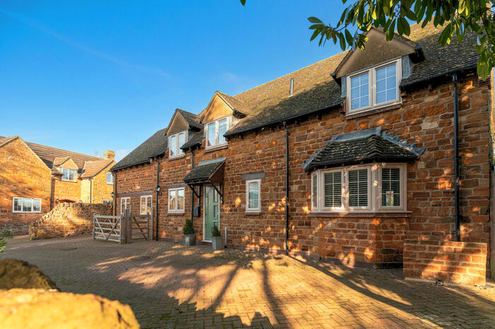 5 Bedroom Detached House For Sale In North Street Rothersthorpe, Northamptonshire, NN7