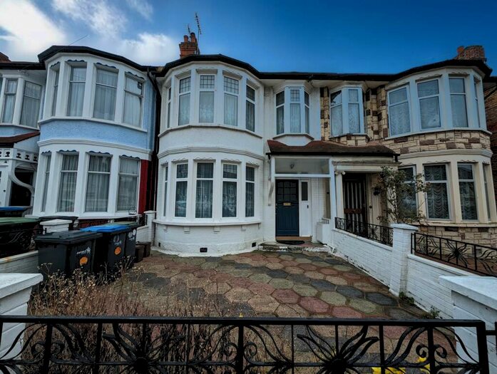 3 Bedroom Terraced House To Rent In Berkshire Gardens, Bowes Park, N13