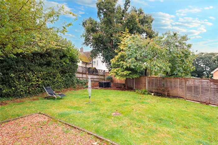 2 Bedroom Apartment For Sale In The Crescent, Farnham, Surrey, GU9