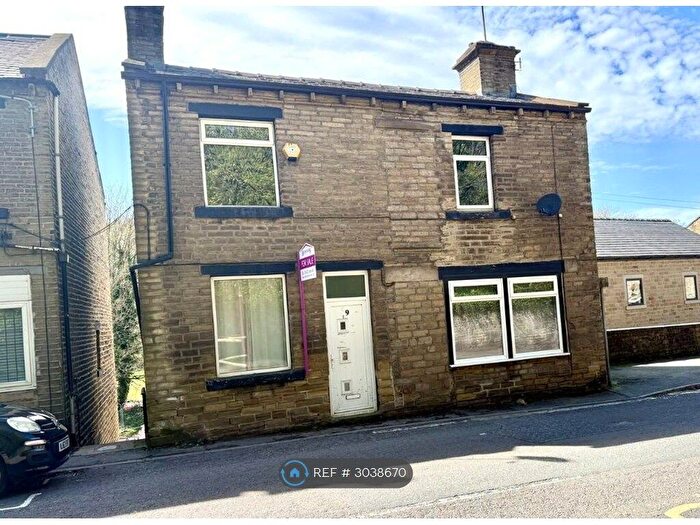 3 Bedroom Detached House To Rent In Burnley Road, Halifax, HX2