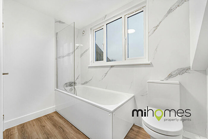 2 Bedroom Apartment For Sale In Wood Street, EN5