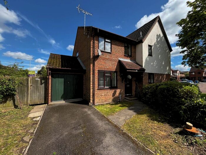 3 Bedroom Property To Rent In Morden Close, The Warren, RG12
