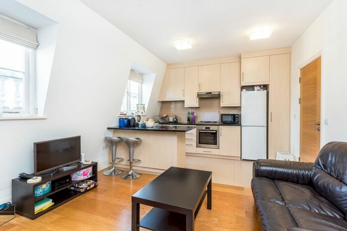 2 Bedroom Flat To Rent In Castletown Road, London, W14