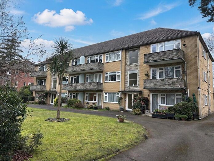 2 Bedroom Flat For Sale In Marlborough Road, Westbourne, BH4