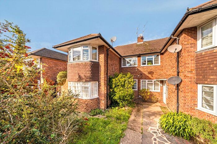 2 Bedroom Flat For Sale In Belmont Road, Twickenham, TW2
