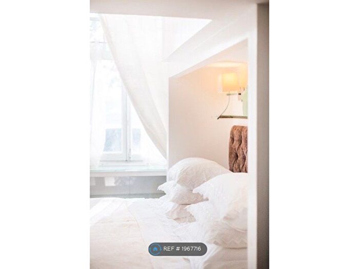 Studio To Rent In Chelsea Embankment, London, SW3