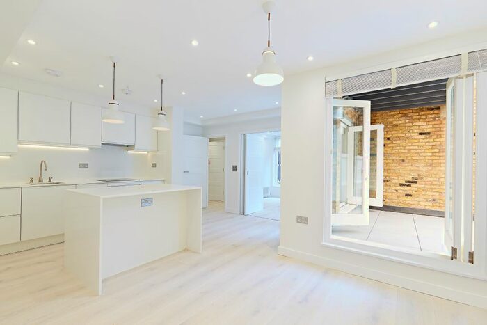 2 Bedroom Flat To Rent In William Iv Street, London, WC2N