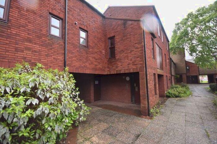 2 Bedroom Flat To Rent In Commercial Road, Exeter, EX2