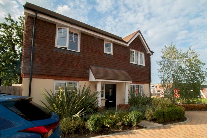 3 Bedroom Detached House To Rent In Marjoram Avenue, Cranleigh, GU6