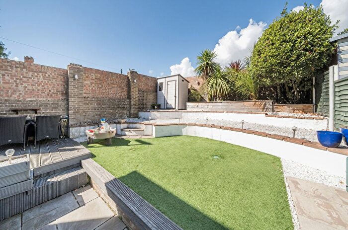 3 Bedroom End Of Terrace House For Sale In Heather Gardens, Fareham, Hampshire, PO15