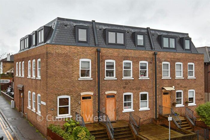1 Bedroom Ground Maisonette For Sale In Manor Road, Wallington, Surrey, SM6