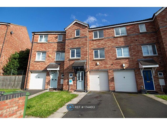 4 Bedroom Terraced House To Rent In Bridges View, Gateshead, NE8