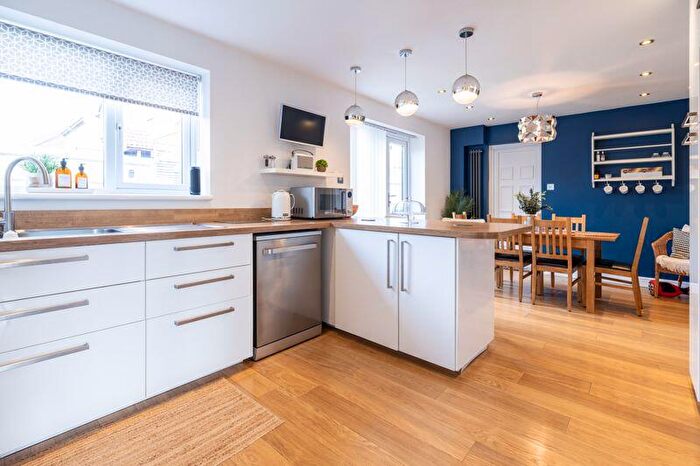 4 Bedroom Detached House For Sale In Trafalgar Avenue, Bletchley, Milton Keynes, MK3