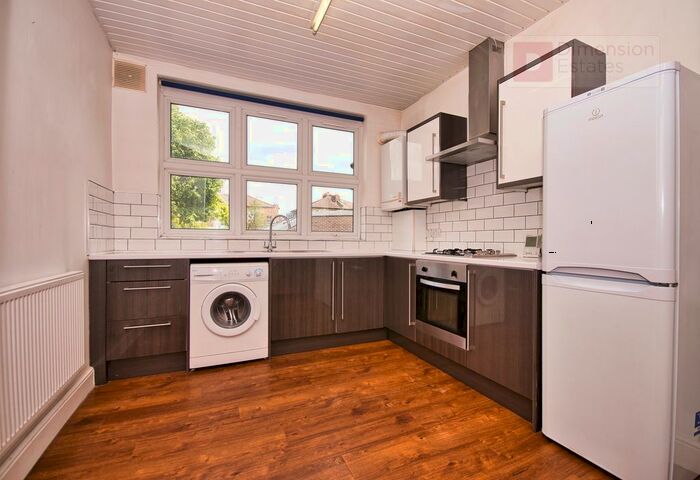 2 Bedroom Flat To Rent In Greenwood Road, London Fields Park, Dalston, Hackney, London, E8