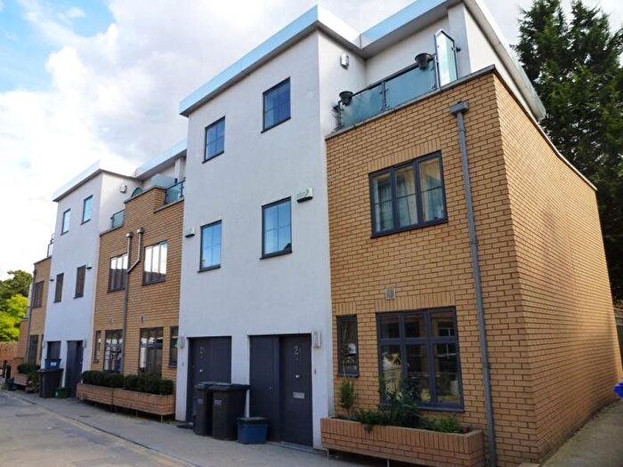 3 Bedroom Detached House To Rent In Paddock Gardens, London, SE19