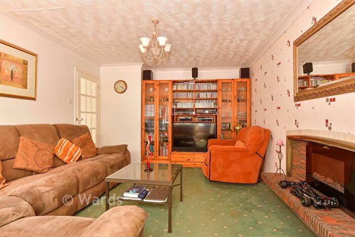 4 Bedroom Detached House For Sale In Vale Road, Northfleet, Gravesend, Kent, DA11