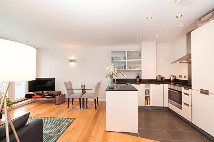2 Bedroom Flat To Rent In Retreat Apartments, Wandsworth, SW18
