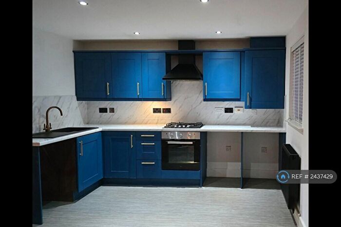 2 Bedroom Flat To Rent In Clifton Road, Eccles, Manchester, M30