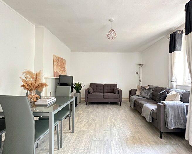 4 Bedroom Flat To Rent In Woodseer Street, Bricklane, E1