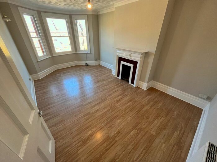 3 Bedroom Flat To Rent In South Island Place, Oval, SW9