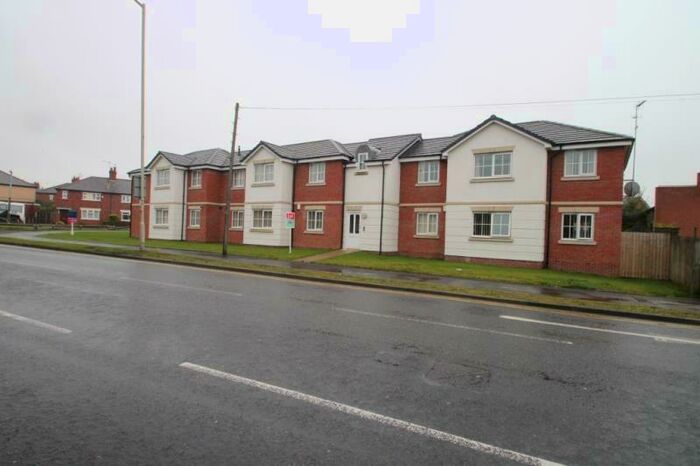 2 Bedroom Flat To Rent In Sanderson Place, Halesowen, West Midlands, B63