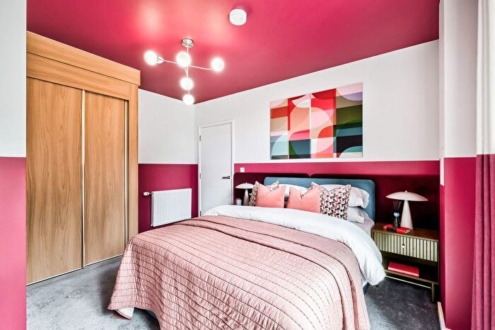 1 Bedroom Flat For Sale In High Road, Ilford, IG3
