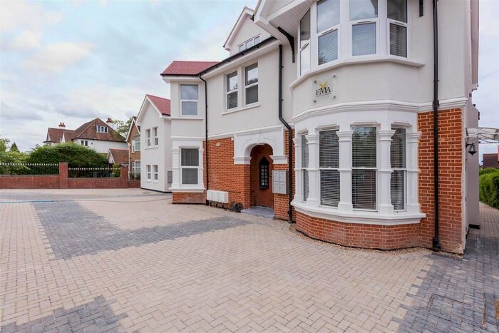 2 Bedroom Flat To Rent In Russell Hill, Purley, CR8