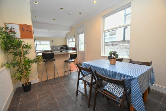 4 Bedroom Property To Rent In Dogfield Street, Cathays, Cardiff, CF24