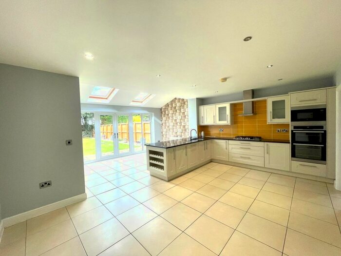 4 Bedroom Terraced House To Rent In Beeston Courts, Basildon, SS15