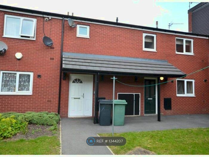2 Bedroom Flat To Rent In Nineveh Gardens, Leeds, LS11