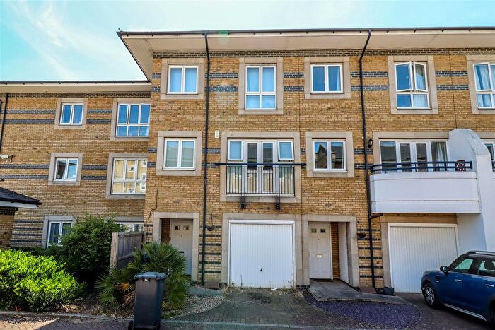 4 Bedroom Terraced House To Rent In Longworth Avenue, Chesterton, CB4
