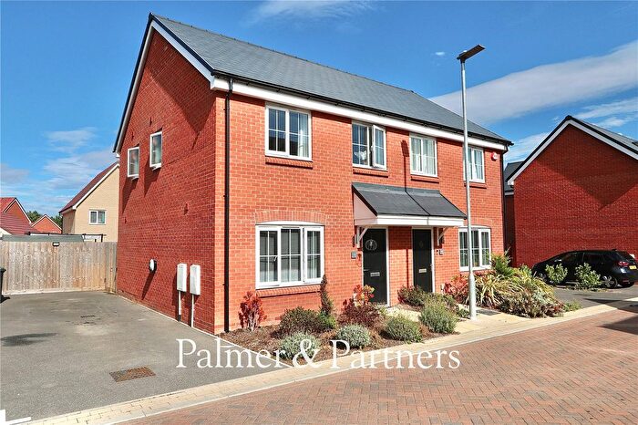 3 Bedroom Semi Detached House For Sale In Jade Drive, Ipswich, Suffolk, IP1