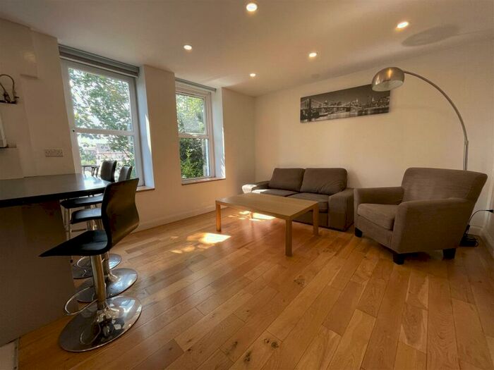 3 Bedroom Flat To Rent In Richmond Road, Cardiff, CF24