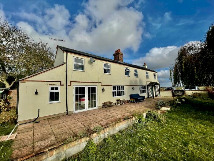 4 Bedroom Detached House For Sale In Peartree Hill Road, Whaplode Drove, PE12