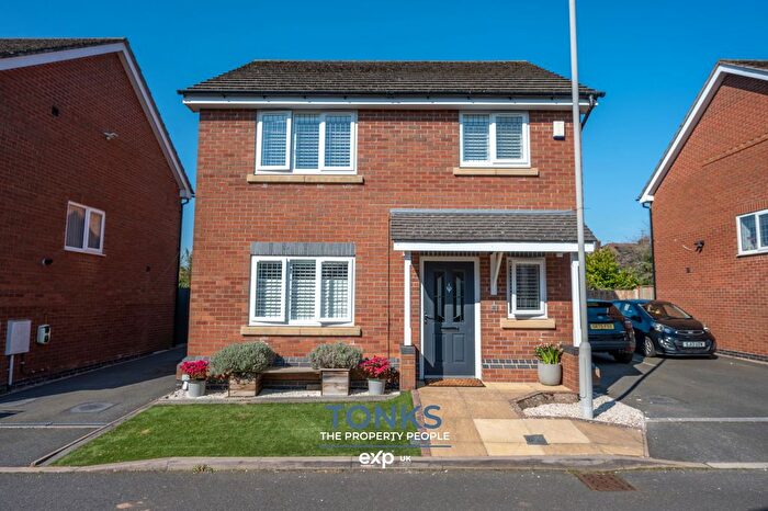 3 Bedroom Detached House For Sale In Laymoor Drive, Halesowen, B63