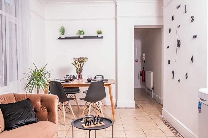 5 Bedroom Terraced House To Rent In St. Helens Crescent, Swansea, SA1