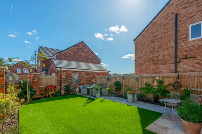 3 Bedroom Detached House For Sale In Herringbone Drive, Doncaster, South Yorkshire, DN4