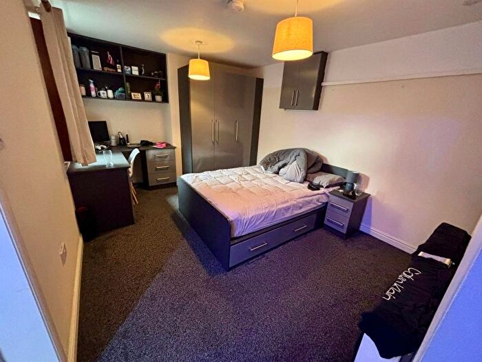 8 Bedroom Terraced House To Rent In Brudenell Road, Hyde Park, Leeds, LS6