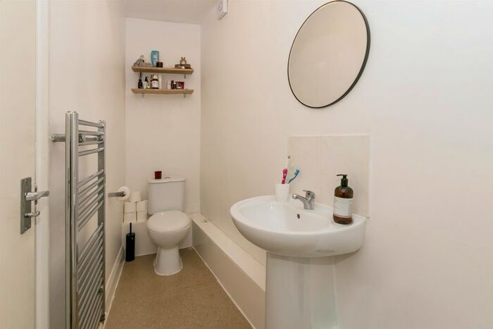 1 Bedroom Flat For Sale In Sea Road, Boscombe, Bournemouth, BH5
