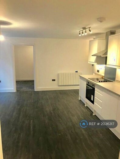 2 Bedroom Flat To Rent In Rosebery Lodge, Epsom, KT18